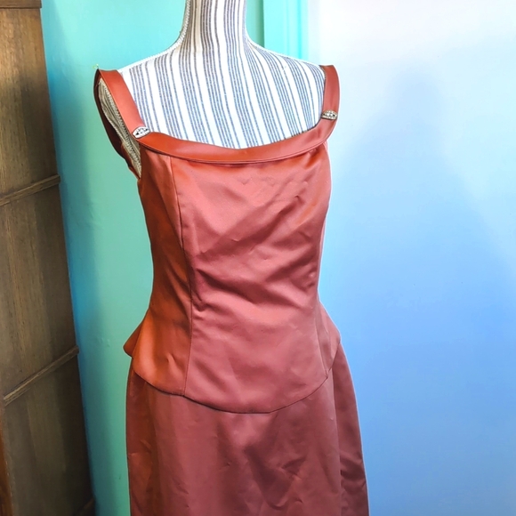 Classy formal gown - Picture 3 of 12